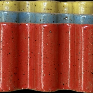 手作りの陶器製スクイグルソープディッシュ（小）