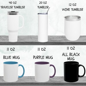 Op de afbeelding: Een set van zes blanco sublimatiebekers en mokken in verschillende maten. De bekers omvatten een 40 ounce reisbeker, een 20 ounce beker en een 12 ounce wijnbeker. De mokken omvatten een 11 ounce blauwe mok, een 11 ounce paarse mok en een 11 ounce volledig zwarte mok.