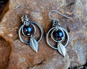 Schwarze Perle Ohrringe, Edelstein und Edelstahl, Chainmaille Ohrringe