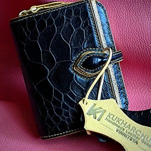 Luxus Handgefertigte Schwarz und Gold Exotische Leder Damen Mini Geldbörse mit Reißverschluss.Schwarze Schildkröte und Gold Karung Leder.