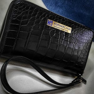 Cartera de lujo para hombre de piel de cocodrilo negra. Cartera de mano con cremallera a medida de piel de cocodrilo. Monedero hecho a mano. Cartera negra para hombre