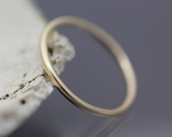 Thin Gold Band - Round Solid 14k Yellow Gold Wedding Ring