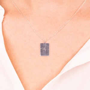 Collar con nombre personalizado en oro: elegante joyería personalizada. Regalo perfecto para cumpleaños, bodas y ocasiones especiales.