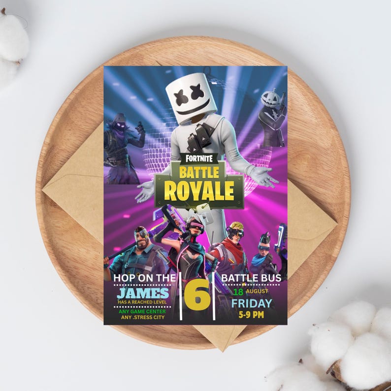Może przedstawiać: Zaproszenie na imprezę Fortnite Battle Royale z postacią Marshmello. Zaproszenie ma fioletowo-niebieskie tło z tekstem "Fortnite Battle Royale", "Hop on the James" i "Battle Bus". Data to 18 sierpnia, piątek, 17-21.