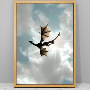 Póster de dragón majestuoso, arte de fantasía en lienzo, decoración de sala de juegos, arte mural estético, decoración para amantes de los dragones, póster enmarcado, regalo listo para colgar.