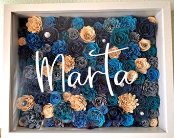 Quadro personalizzato con fiori in cartone | Nome in lettere adesive in vinile | Decorazione floreale fatta a mano | Regalo unico | Decorazione aziendale