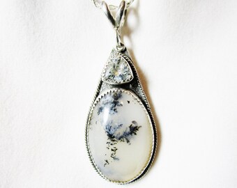 Colgante y cadena de ágata dendrítica y topacio blanco en plata de ley