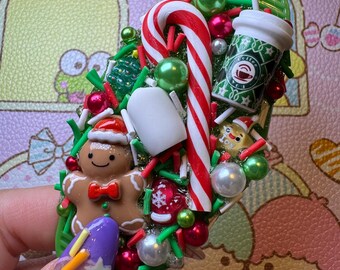 Kawaii Charm Motel Keychain: Gingerbread Latte Emerald