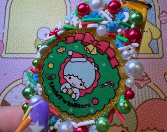 Kawaii Charm Motel Keychain: Holiday Little Twin Stars Wreath