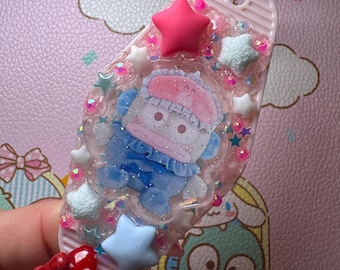 Kawaii Charm Motel Keychain: Coquette Sleepy Hangyodon