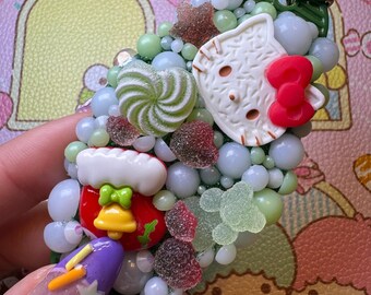 Kawaii Charm Motel Keychain: Holiday Emerald