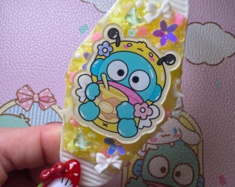 Kawaii Charm Motel Keychain: Honey Bumblebee Hangyodon