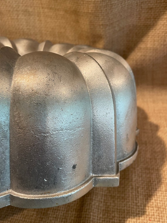 Vintage Cast Aluminum Fluted Bundt Cake Pan/vintage Bundt Cake Pan