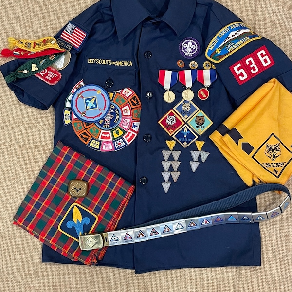 Vintage 1990's Cub Scouts Shirt/Badges/Pins/Bandanas/Belt/Pins/Boy Scouts/Boy Scout Uniform/Scouts Badges/Uniform/BS Badges/BS Pins