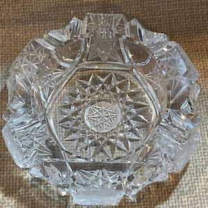 Vintage MCM Hobstar Crystal Cut Round Ashtray/Heavy Round Glass Ashtray/MCM Hobstar Glass Ashtray/Crystal Ashtray/Bar Decor/Home Decor/1960s