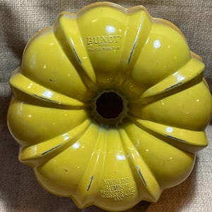 Vintage Cast Aluminum Gold Ombre Fluted Bundt Cake Pan/70&#39;s Bundt Cake Pan/Baking Pan/Cast Aluminum Thick Bundt Pan/70&#39;s Northland Aluminum