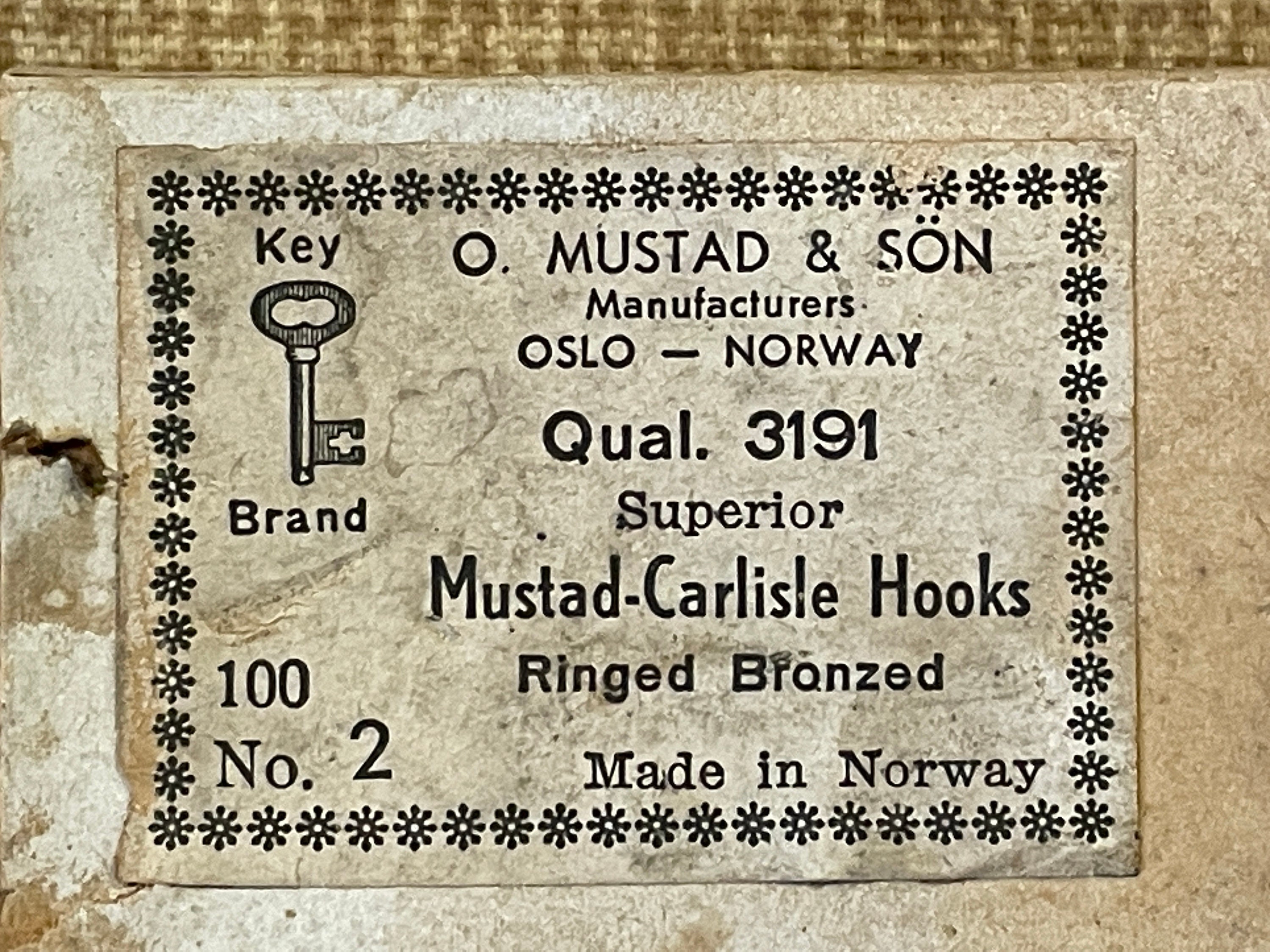 Vintage O Mustad & Son Norway Fishing Hooks in Box/no. 2 Ringed