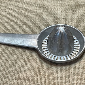 Vintage Foley Juicer/Retro Kitchen Utensil/Foley Utensil/Juicer/Aluminum Foley Juicer/Kitschy Kitchen Decor/Kitchen Display