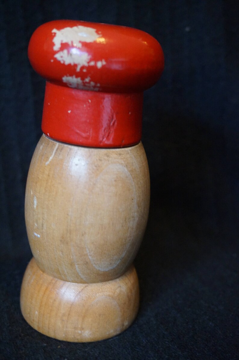 Vintage Wooden Peppy Pepper Shaker Kitschy Kitchen Pepper Shaker Wood Pecker Wood Ware