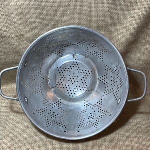 Vintage Star Colander with Handles/Strainer/Star Colander/ Kitchen Colander/Kitchen Strainer/Garden Decor/Veggie Colander/50s Kitchen Decor