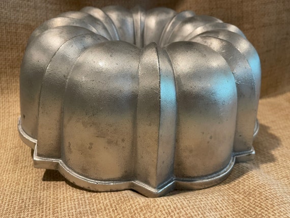 Vintage Cast Aluminum Fluted Bundt Cake Pan/vintage Bundt Cake Pan