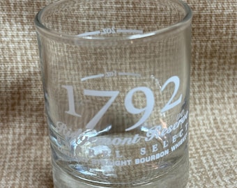 Vaso de chupito de whisky bourbon Ridgemont Reserve Kentucky Straight de 1792, artículos de bar, para beber.