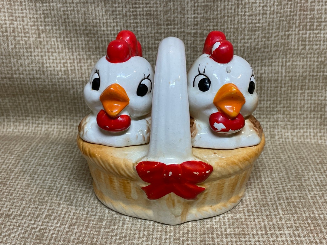 Vintage Chickens in a Basket Salt and Pepper Set/made in Etsy