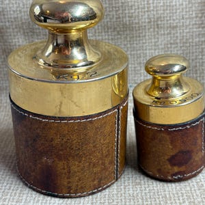 70年代のレアなタバコとマッチホルダーセット/真鍮製の重り付きタバコ入れ/ヒュミドール/ミッドセンチュリー/ユニークな真鍮/マッチストライカー/真鍮とレザー