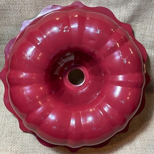 Vintage 70s Burgundy Bundt Pan/Aluminum Bundt Pan/Burgundy/Baking Pan/Cake Pan/Kitchen/Decor/Cake Baking/Kitchen Baking Cake Pan/Non Stick