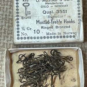 Vintage O Mustad & Son Norway Fishing Hooks in Box/No. 10  Ringed Bronzed 3551 Hooks/Norway/Fishing Hooks/Fishing/Mustad-Treble Hooks/Fishin