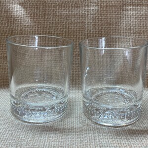 Vintage Crown Royal Set 2 Low Ball Gläser / Detailierte Crown Royal Altmodische Gläser / Bar Ware / Trinken / Whiskygläser / Crown Royal Bild