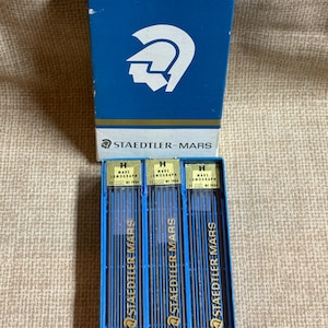 Panneau Publicitaire Vintage STAEDTLER CAMEL En étain – Années 1960 – Rare !