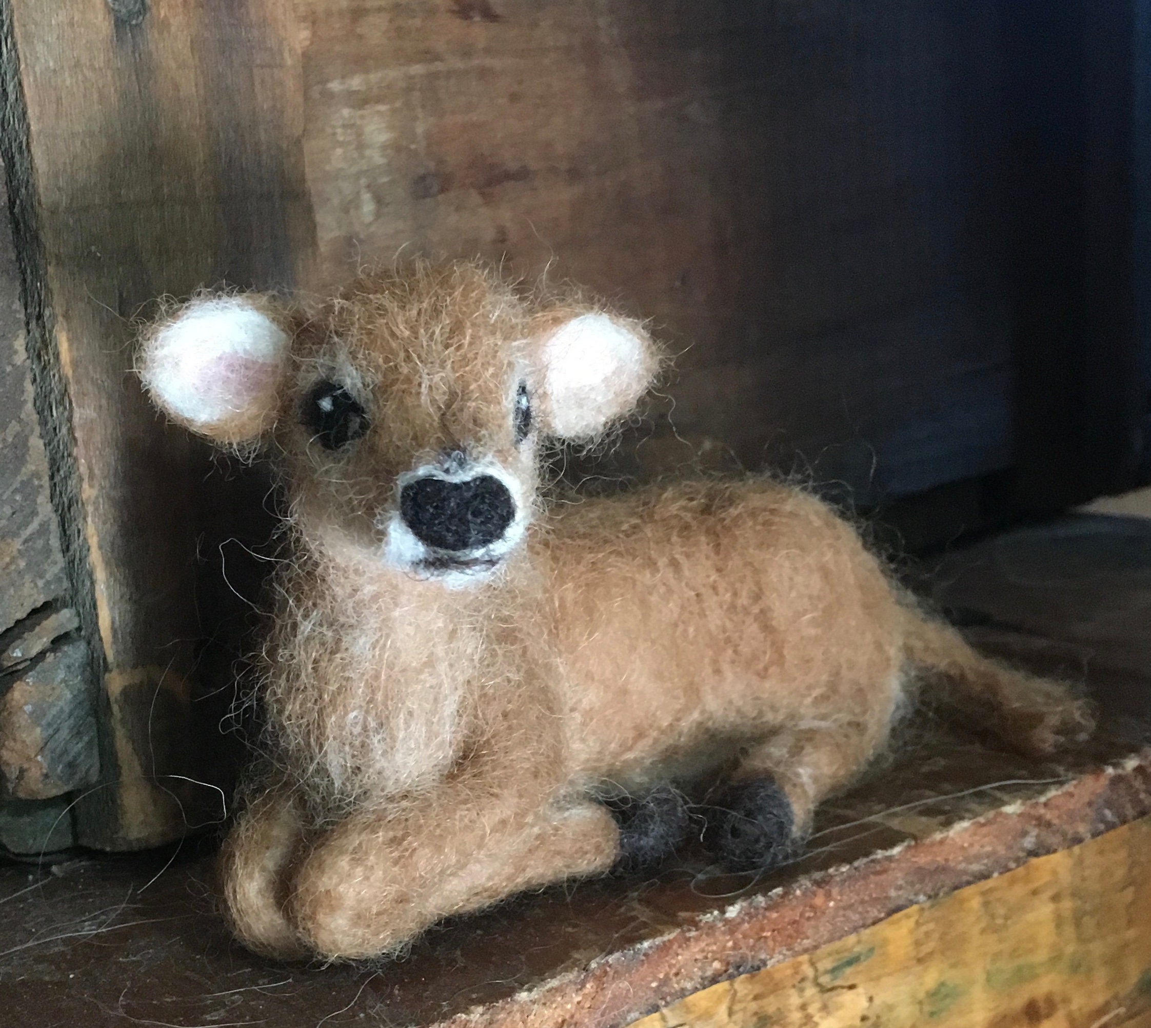 ニードルフェルトで作られた子牛（ジャージー牛）の農場動物 - Etsy 日本