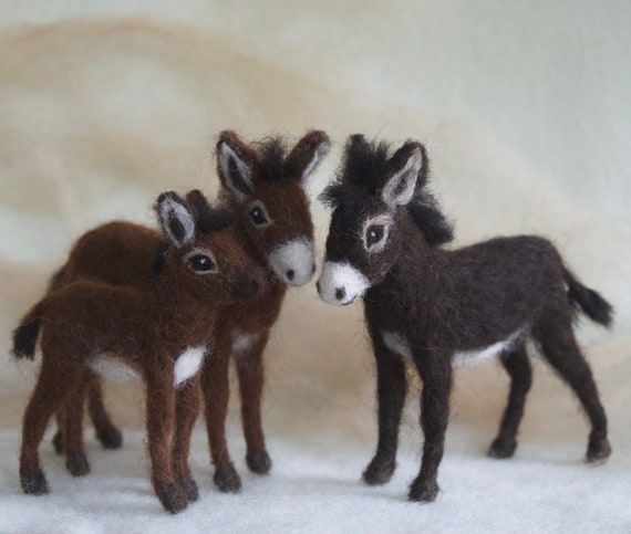 ニードルフェルトの馬のフィギュア　ハンドメイド作品 ニードルフェルトの赤ちゃんロバ、ミニチュア、子馬、オーダーメイド