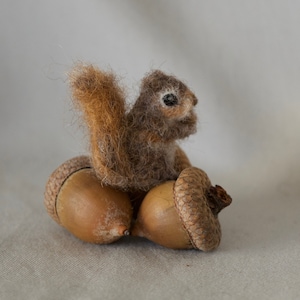 Micro Eichhörnchen Nadel gefilzt, Miniatur Tier 1:12