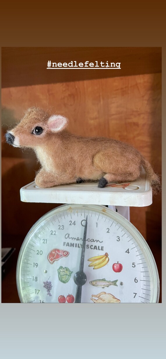 ニードルフェルトで作られた子牛（ジャージー牛）の農場動物 - Etsy 日本