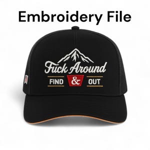 Puede incluir: Gorra de camionero negra con la frase bordada "Fuck Around Find Out" en blanco, con un diseño de montaña. La gorra tiene una parte trasera de malla y una visera curva con ribete naranja. El texto "Embroidery File" está encima de la gorra.