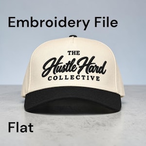 Puede incluir: Una gorra de béisbol de color crema con visera negra y texto bordado en negro en la parte delantera que dice THE Hustle Hard COLLECTIVE. El texto Embroidery File aparece sobre la gorra y la palabra Flat aparece debajo en fuente negra.