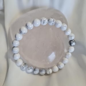Howlite bracelet - natural stone