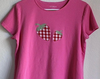 Camiseta con apliques de fresas recicladas / Moda cottagecore de patchwork hecha a mano