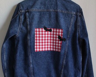 Chaqueta vaquera reciclada con estampado de hormigas de picnic / Aplicaciones de patchwork hechas a mano / Estilo cottagecore