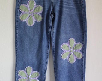 Vaqueros anchos reciclados con apliques florales / Denim patchwork hecho a mano, estilo cottagecore