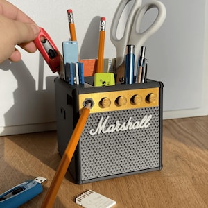 Personalisierter Amp, vielseitiger Schreibtisch-Organizer mit Fächern, Praktischer integrierter Spitzer, Musikalischer USB + SD Kartenhalter