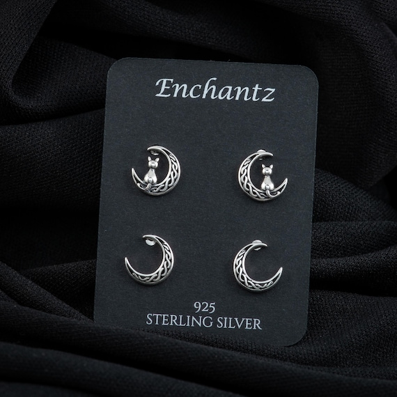 Celtic Knot Half Moon Silver Earrings, Cat on Celtic Moon Silver Earring, Small Moon Cat Earring, Celtic Moon Earring, Moon Cat Stud Earring