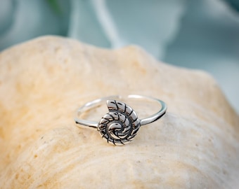 Seashell Toe Ring, Sterling Silver Adjustable Toe Band, Beach Jewelry Gift for Her, Boho Summer Style