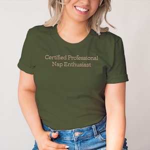 Unisex Schlaf Humor Shirt - Professioneller Napper - Premium lustiges Typografie T-Shirt