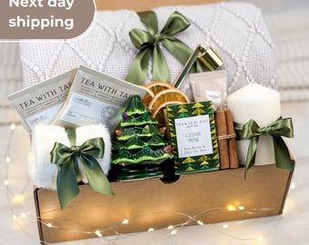 Cozy Winter Gift Box: Christmas Gift for Your Loved One with Blanket, Candle and Tea