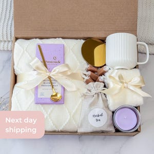 Lavender Gift Box for Her, Self Care Gift for Women, Gift for Mom, Sending a Hug, Birthday Gift, Hygge Gift Box, Spa Gift, Thinking of You
