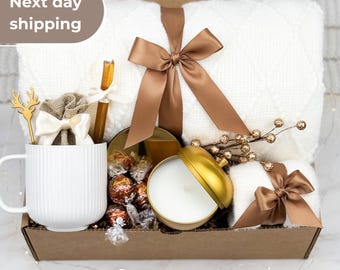Cozy Christmas Gift Box: Throw Blanket, Mug & Treats