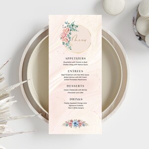 Plantilla de menú editable, diseño floral rosa con hojas de eucalipto y rosas, imprimible y personalizable, menú de flores, menú nupcial en oro rosa